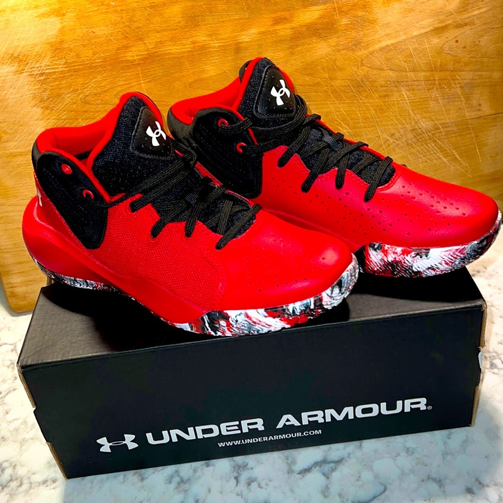 BRAND NEW Under Armour GS Jet ‘21 sneakers size 7Y